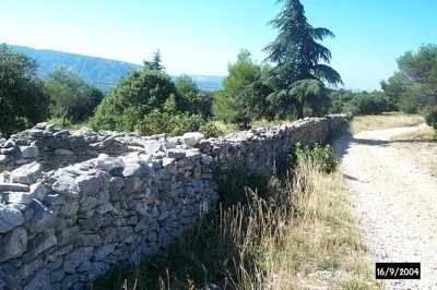 800Px-Mur De La Peste