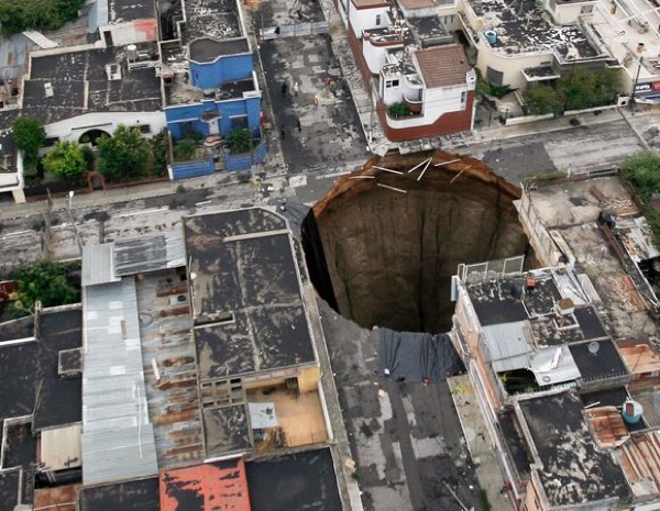 Giant-Sinkhole-Guatemala-City-Why 21263 600X450