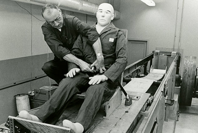 7a-early-seat-belt-testing-dummyjpg