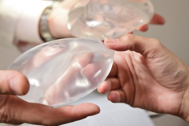 9c-breast-implants_8874867_SMALL