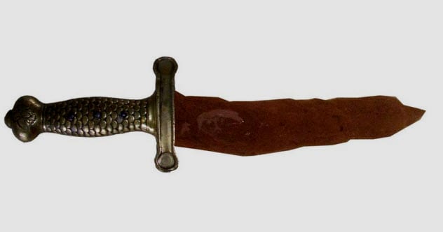 8a-the-feces-knife